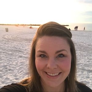 Meet your Posher, Caitlin